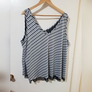 💕 3/$15 Penningtons Black and White Sleeveless Blouse 3X